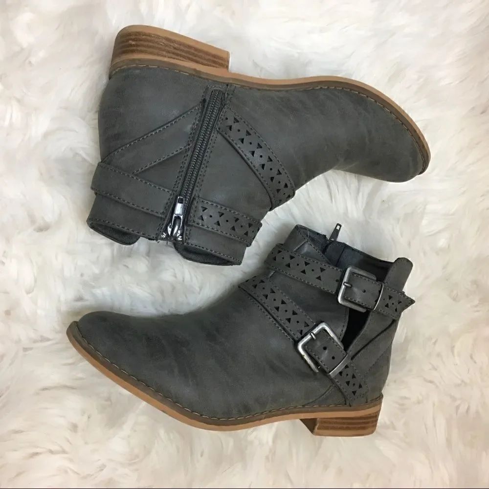 Rocket Dog | Gray Buckle Booties | 7.5 - Picture 2 of 6